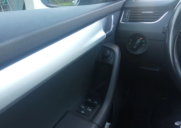 Skoda Octavia cena 48000 przebieg: 200000, rok produkcji 2018 z Woźniki małe 781